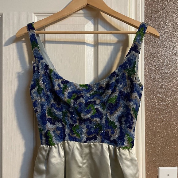 VINTAGE MUSEUM PIECE!!! Arnold Scaasi ball gown circa 1957. Fully beaded bodice. - Picture 4 of 11